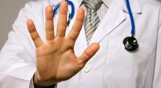 Dokter menunjukkan peringatan sebelum peningkatan penis