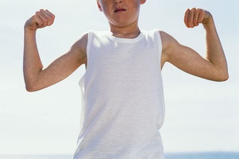 remaja yang kuat dan pembesaran penis pada usia 14 tahun